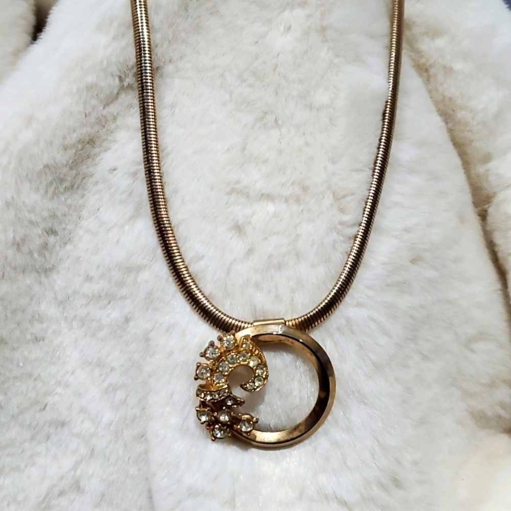 VINTAGE GOLDTONE PENDANT WITH GEMS  NECKLACE